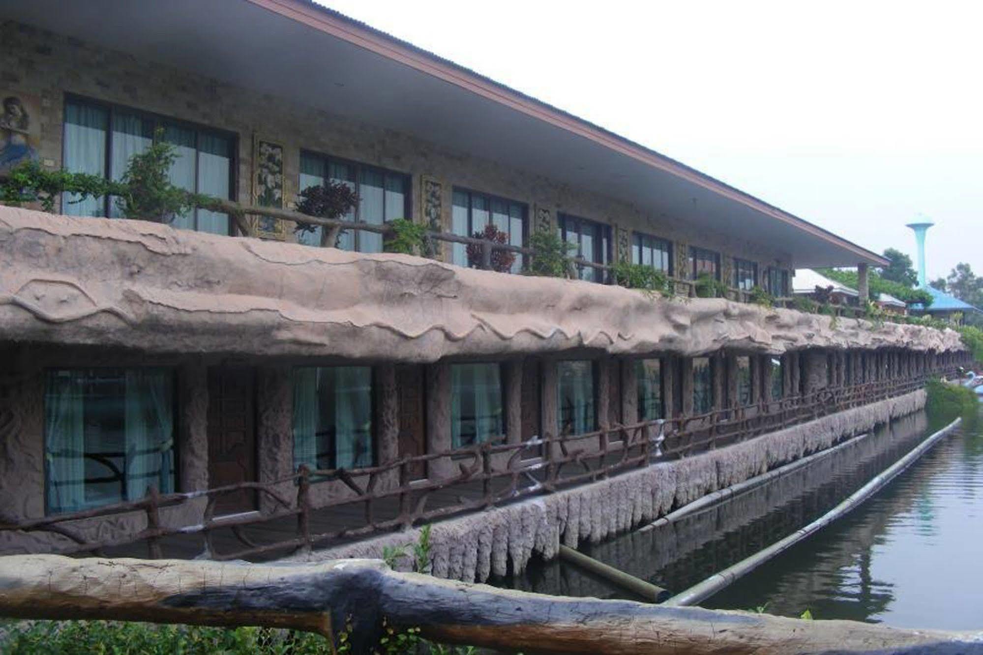 Chart Trip Resort Nakhonratchasima Exteriér fotografie