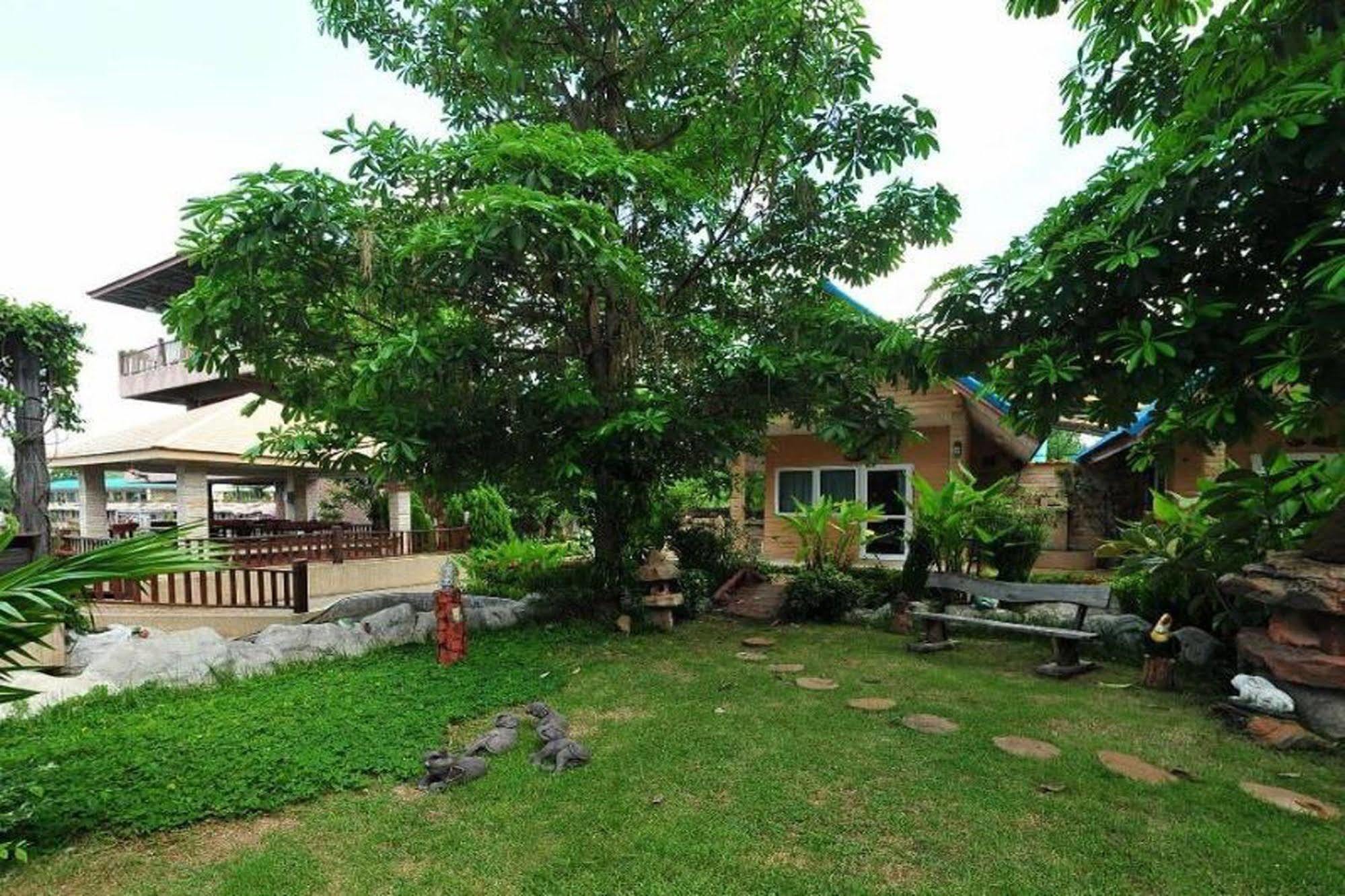 Chart Trip Resort Nakhonratchasima Exteriér fotografie